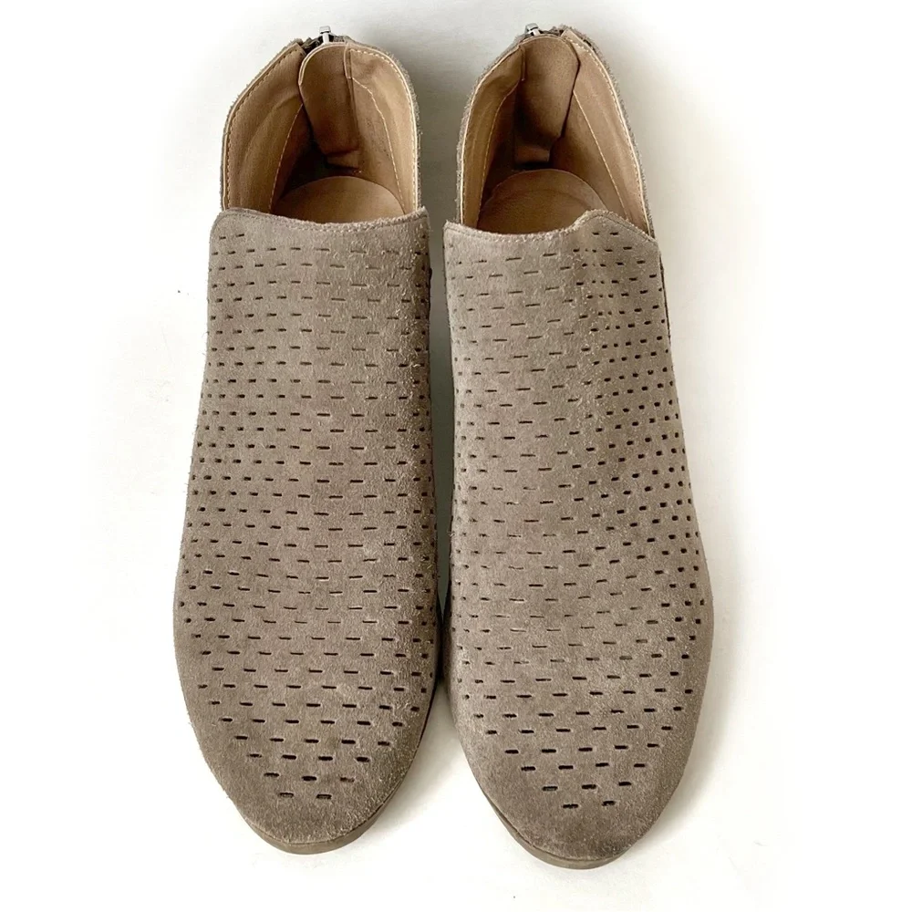 REACTION KENNETH COLE REACTION SIDE WAY PERFORATED SUEDE ANKKE BOOTS TAU…